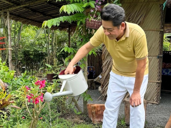 Tài tử màn ảnh Việt một thời: Ở nhà vườn 6.000 m2, tự nấu ăn, quay Tiktok, cuộc sống ngập tiếng cười
