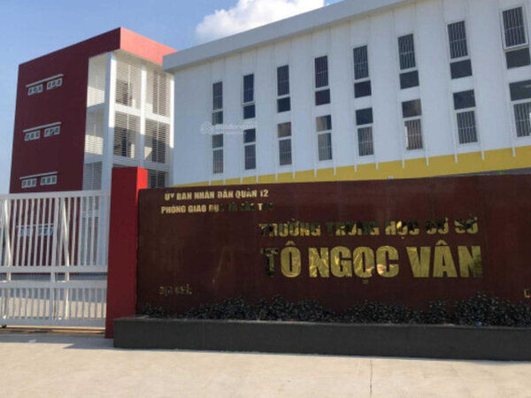 Xuất hiện người lạ tiếp cận cho tiền học sinh, nhà trường ra cảnh báo khẩn