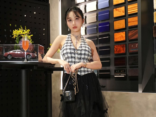 Phòng đồ hiệu của vợ đại gia Minh Nhựa: To gấp mấy lần chồng, ngập tràn đồ Chanel