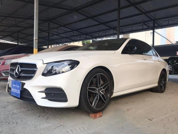 Cuối năm săn xe sang cũ thanh lý, bất ngờ giá rẻ cả trăm triệu đồng