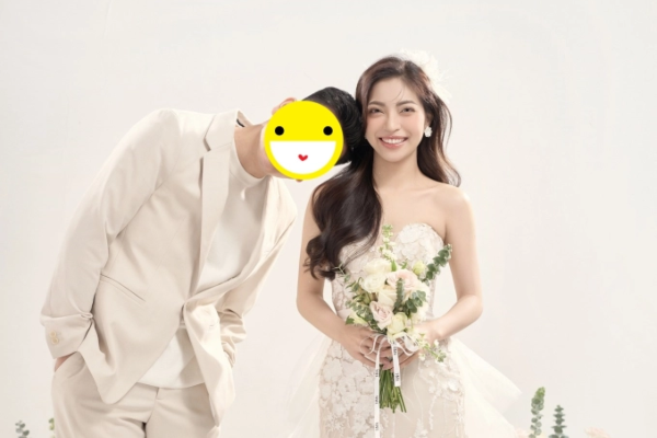 Bạn gái cũ Quang Hải hé lộ ảnh cưới, nhưng chú rể không phải người yêu từng lộ mặt