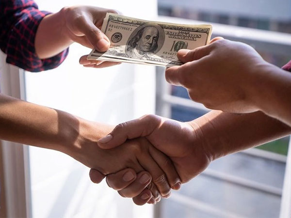 Gần Tết anh họ vay 100 triệu, đến ngày hẹn tôi vô tư nhận tiền, không ngờ mắc sai lầm lớn
