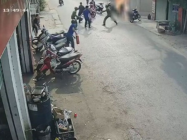 Mâu thuẫn gia đình, chồng dọa giết cả nhà vợ, tẩm xăng lên người rồi ôm vợ tự thiêu