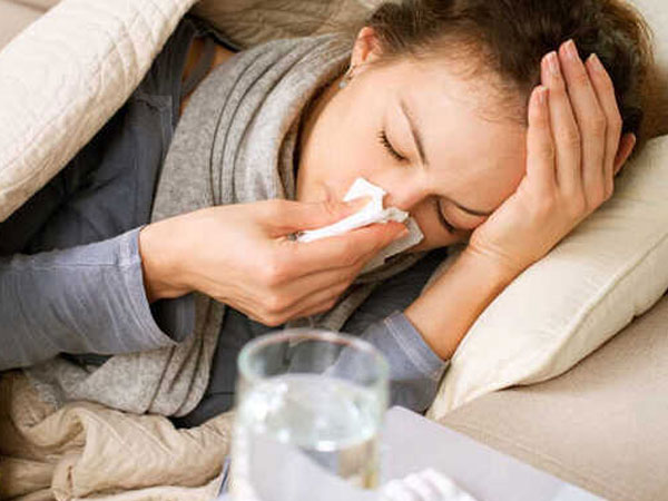 Thủng màng nhĩ, vỡ hốc mắt do cố ra sức... xì mũi