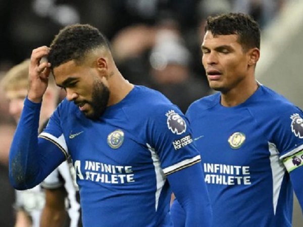 Newcastle nhấn chìm 10 cầu thủ Chelsea trong hiệp 2 thảm họa