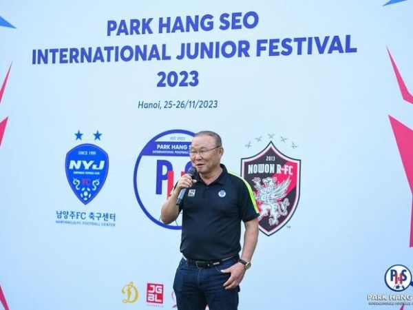 HLV Park Hang Seo báo tin cực vui, quyết cống hiến hết mình cho bóng đá Việt Nam