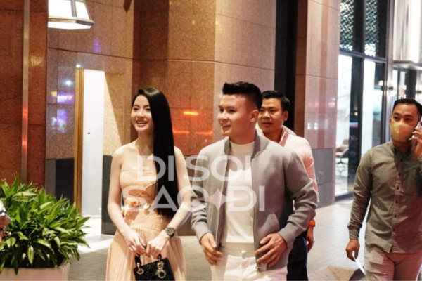 Dàn khách khủng đổ bộ đám cưới Văn Hậu - Hải My: Vợ chồng Shark Hưng giật spotlight, một người nổi tiếng mặc sai dresscode