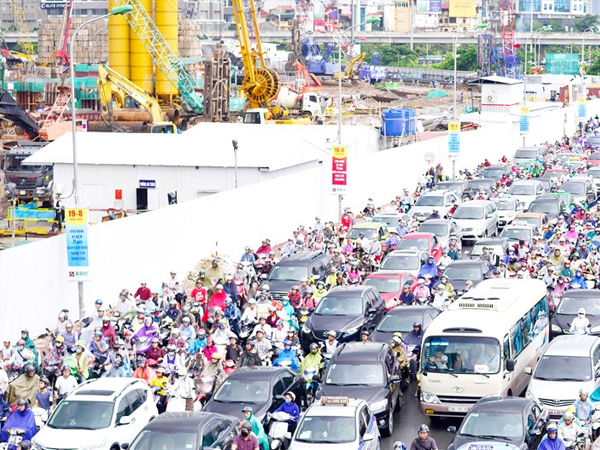 Đề xuất lắp camera hành trình cho 73 triệu xe máy: Cần thiết hay gây khó cho người nghèo?