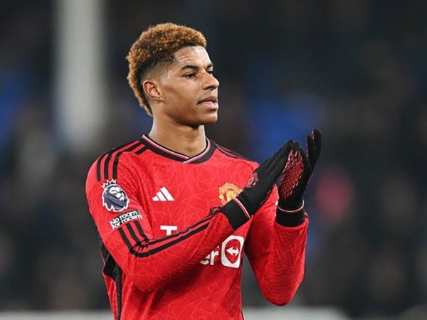 Bruno Fernandes tiết lộ lý do nhường Rashford đá phạt đền?