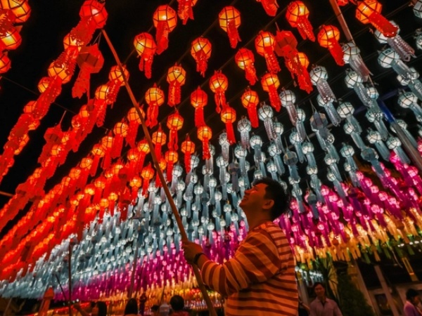 Hàng nghìn đèn lồng thắp sáng lễ hội độc đáo tại Thái Lan