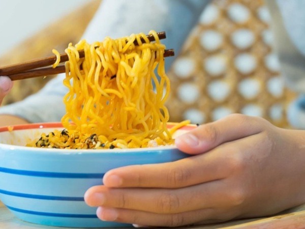 Những người thèm mấy cũng không nên ăn mì tôm