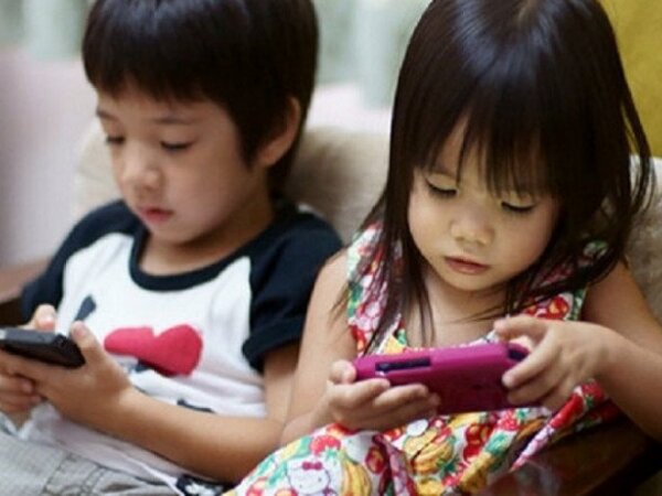 Mải mê kiếm tiền sau khi sinh, 3 năm sau mẹ phải ôm con đi khám vì kiểu dạy cháu 'hiện đại' của ông nội