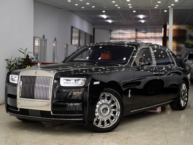 Rao bán cả năm, nhiều xe siêu sang Rolls-Royce giảm giá vài tỷ vẫn ế ẩm