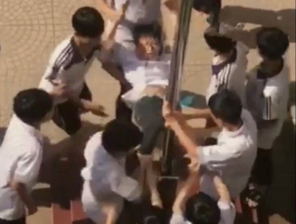 Nam sinh lớp 8 bị nhóm bạn bạo hành vùng kín, Sở GD&ĐT Hà Nội nói gì?