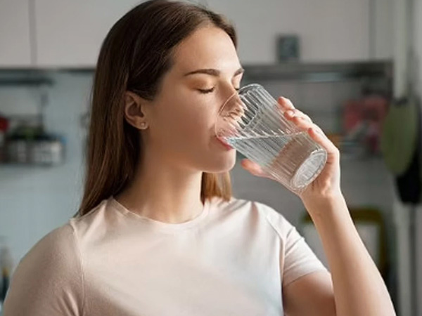 Uống nước mà thấy 4 dấu hiệu này, đi khám ung thư khẩn cấp