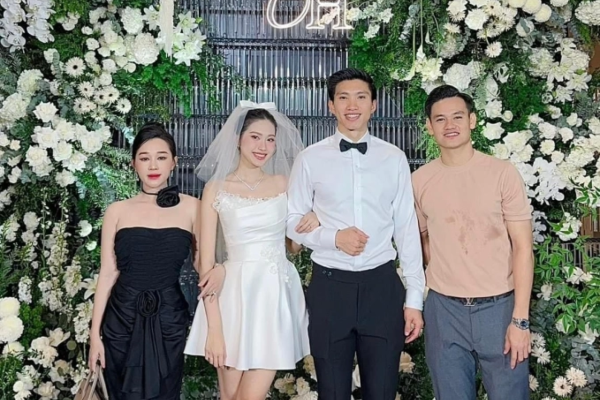 Vợ Hồ Tấn Tài khoe ảnh đi ăn cưới Đoàn Văn Hậu, ảnh trên mạng khác xa ngoài đời?