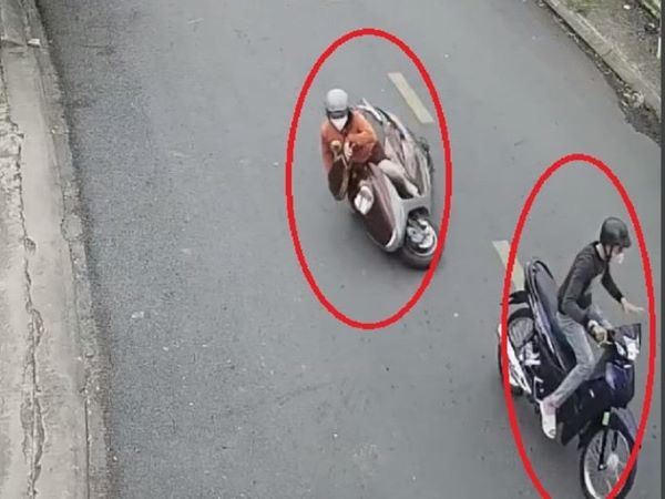 Clip: Tên cướp cực kì manh động, giật túi xách giữa ban ngày khiến người phụ nữ ngã sõng soài