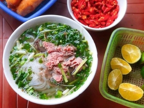 Người đàn ông ở Hà Nội bị sốc phản vệ độ 3 sau khi ăn... phở sáng