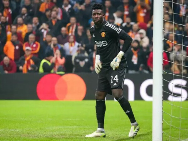 Erik ten Hag được yêu cầu loại Andre Onana ở trận MU đấu Newcastle