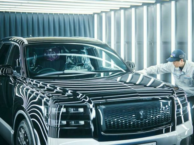 Siết 1 con ốc trên Toyota Century SUV lâu gấp 12 lần xe khác