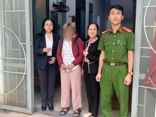 Buồn vì không xin được việc làm, bé gái mồ côi nhảy cầu tự tử