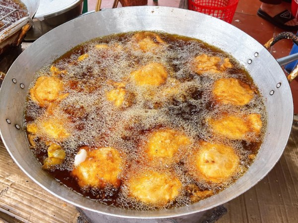 Khách Hàn Quốc hào hứng 'ăn cả Cao Bằng', bất ngờ với loạt đặc sản rẻ như cho