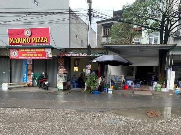 Vụ 11 học sinh nghi ngộ độc do ăn kẹo lạ, người phụ nữ bán kẹo trước trường nói gì?