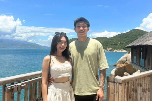Hành động của Đoàn Văn Hậu khi ở sau lưng Doãn Hải My lộ tính cách thật: Không phải đàn ông nào cũng làm được điều này!