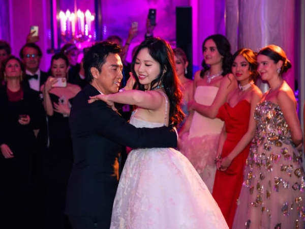 Bên trong bữa tiệc ra mắt giới thượng lưu của những ái nữ nhà siêu giàu