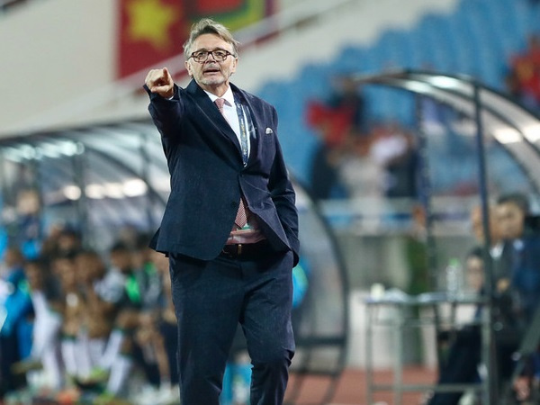 Tuyển Việt Nam: V-League trở lại và điều HLV Troussier chờ đợi nhất