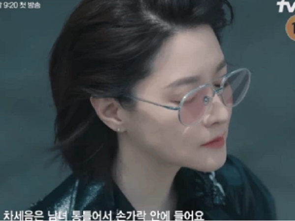 'Quốc bảo nhan sắc' Lee Young Ae khoe thần thái 'đỉnh của đỉnh'