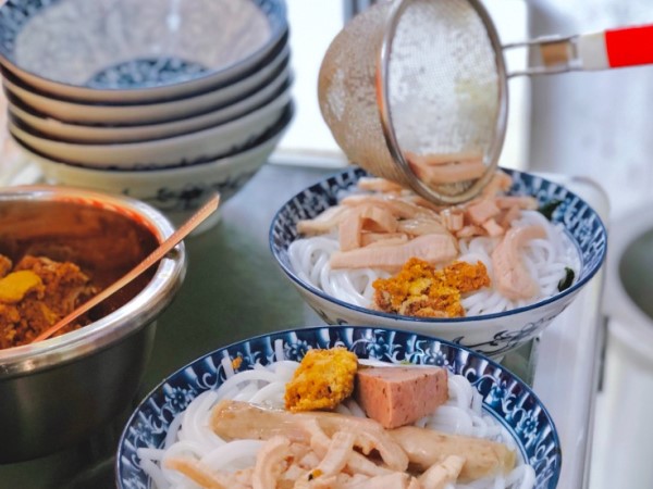 Ghé thăm quán canh bún cua gia truyền hơn 50 năm tại Hà Nội