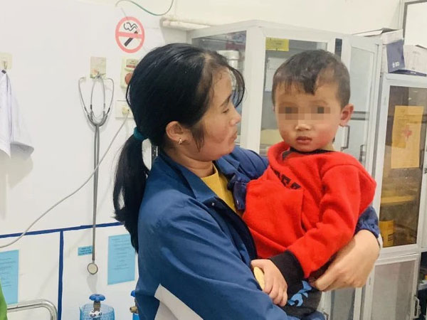 Bé 2 tuổi mất tích được tìm thấy: Đưa đi kiểm tra sức khỏe