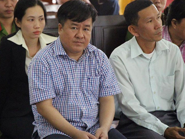Chân dung đại gia giàu có một thời: Thích khoe tiền, mua xe không nhìn giá, hiện đang ở tù