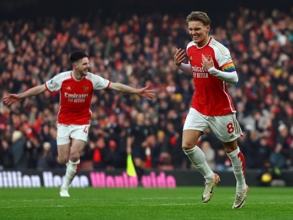 Thắng khó Wolverhampton ở Emirates, Arsenal vững ngôi đầu Ngoại hạng