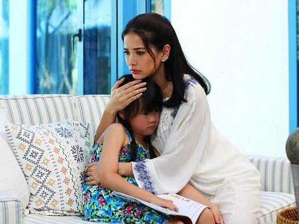Con gái xin mẹ để dì đi họp phụ huynh thay, nghe con nói lý do tôi chết sững