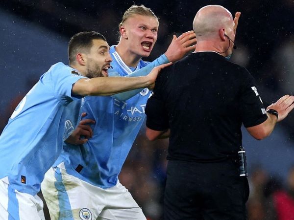 Man City hòa nghẹt thở Tottenham: Báo động Pep Guardiola