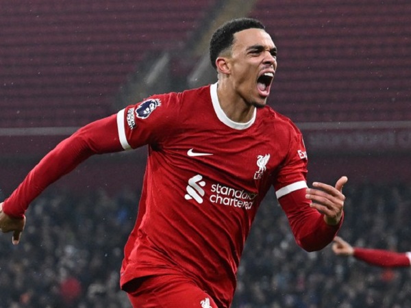 Liverpool lội ngược dòng đầy cảm xúc ở những phút cuối trận