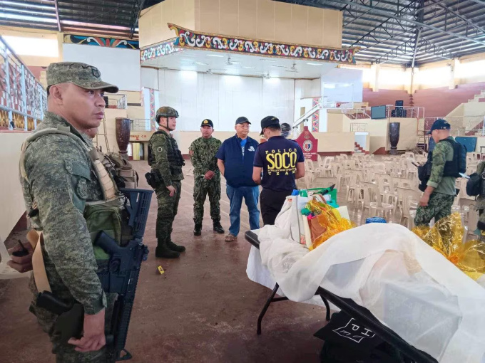 Tổng thống Philippines yêu cầu quân đội cảnh giác sau vụ đánh bom của IS