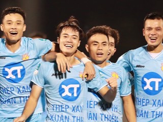 Văn Toàn tỏa sáng, Công Phượng thêm nhấp nhổm ở Nhật