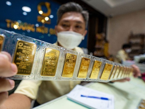 Vì sao vàng SJC bị đẩy giá, đắt hơn thương hiệu khác cả chục triệu/lượng?