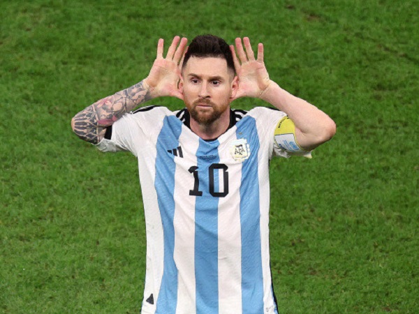 Messi hối hận vì ăn mừng trêu tức Van Gaal, thừa nhận cố tình làm bẽ mặt Lewandowski