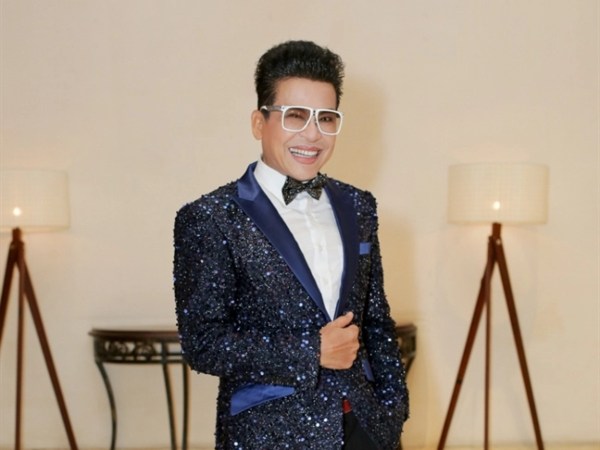 MC Thanh Bạch tuổi 64: Vẫn đi dạy bằng xe máy, vừa xăm môi, lông mày, cuộc sống thế nào sau ồn ào đời tư?