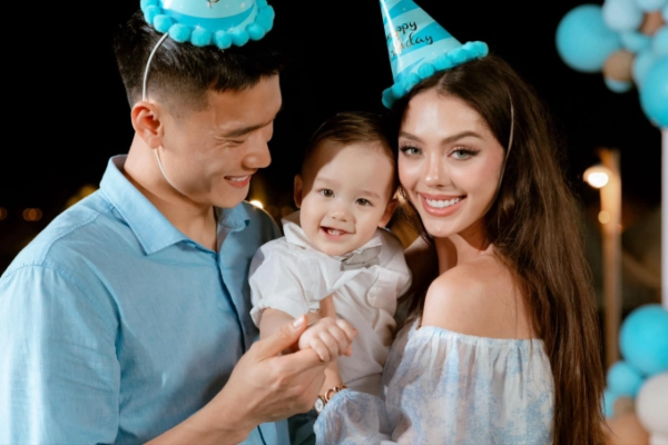 Lý do thủ môn Bùi Tiến Dũng thoải mái ở nhà chơi với con trai dù CLB CAHN thua đau trước Hải Phòng