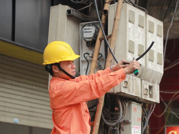 Thứ trưởng Công Thương phân tích lý do tăng giá điện theo bậc thang