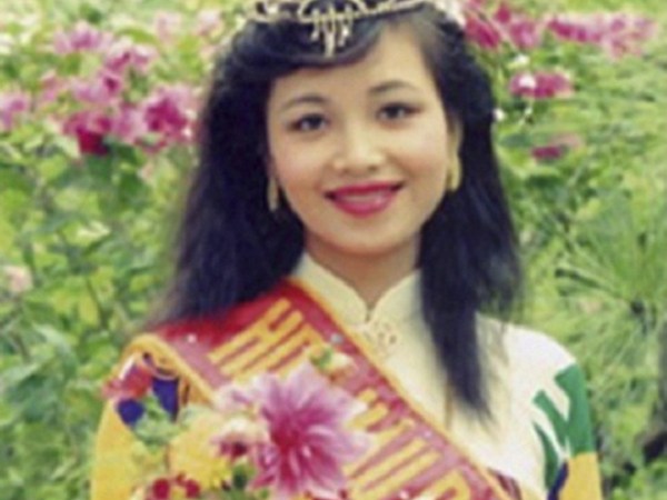Hoa hậu duy nhất đạt kỷ lục Việt Nam: Xuất thân trâm anh thế phiệt, 54 tuổi vẫn đẹp không tì vết