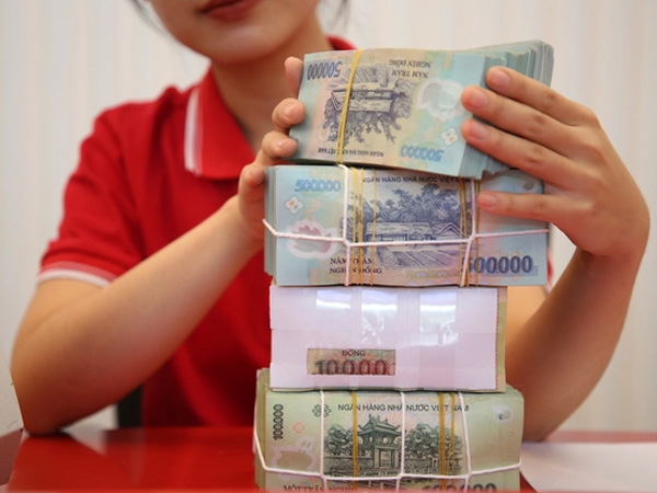 Lãi suất thấp kỷ lục, gửi tiết kiệm thế nào có lợi nhất?