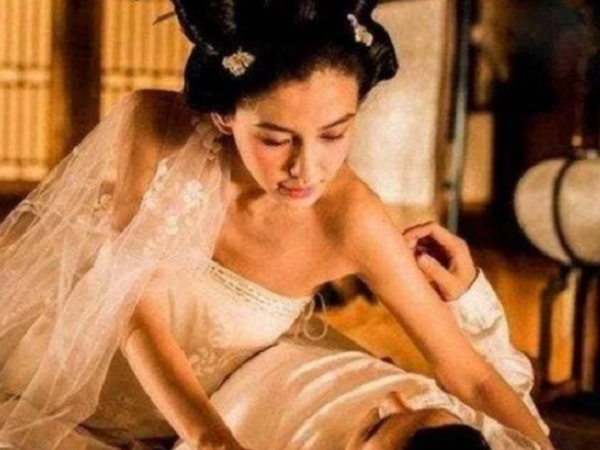 Các hoàng đế thời xưa chọn thê thiếp như thế nào? Ngoài ngoại hình, chiều cao còn có yêu cầu rất khắt khe
