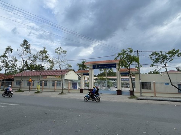 Bị bạn chọc ghẹo, nam sinh lớp 7 nhảy từ tầng 2 trường học