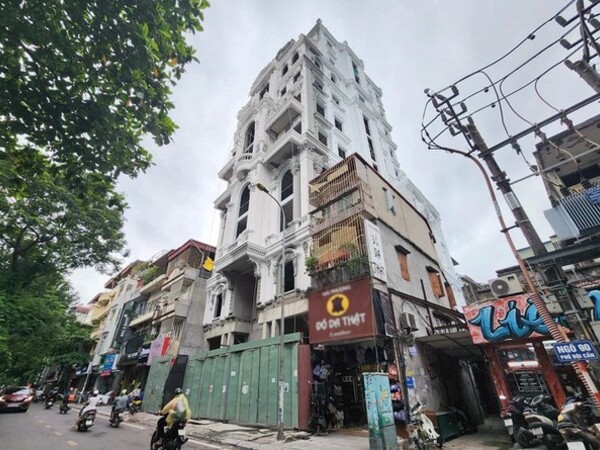 Chủ 'lâu đài' sai phạm trên phố Đội Cấn có thể được điều chỉnh giấy phép?